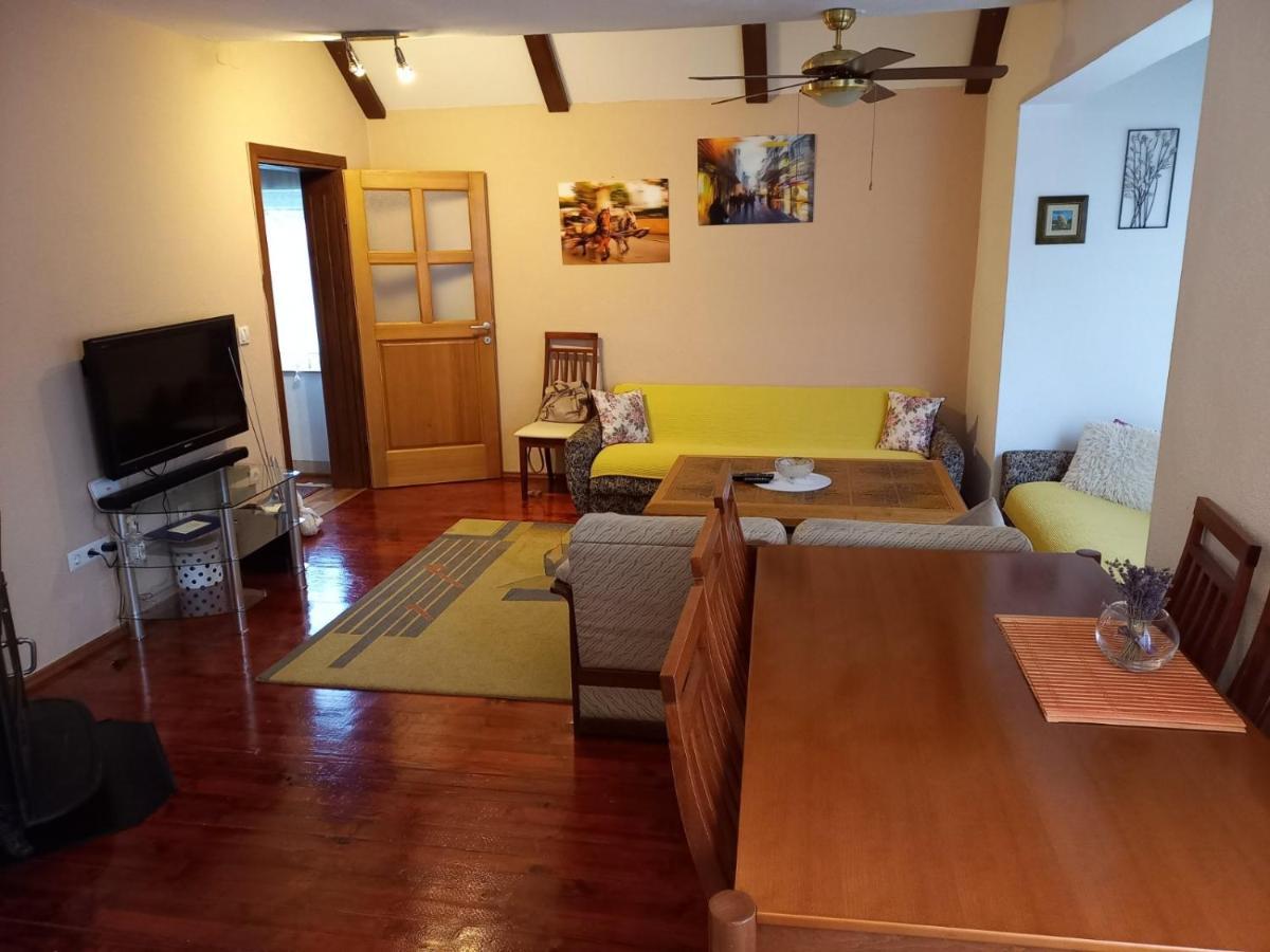 Vacation Home "Cehic" คูเลนวาคูฟ ภายนอก รูปภาพ